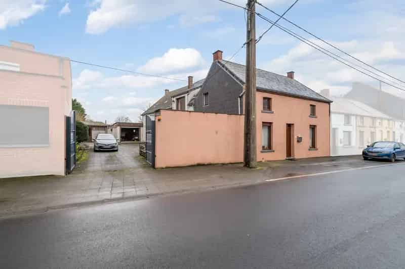 Ruime woning met bijgebouwen voor zelfstandige activiteit