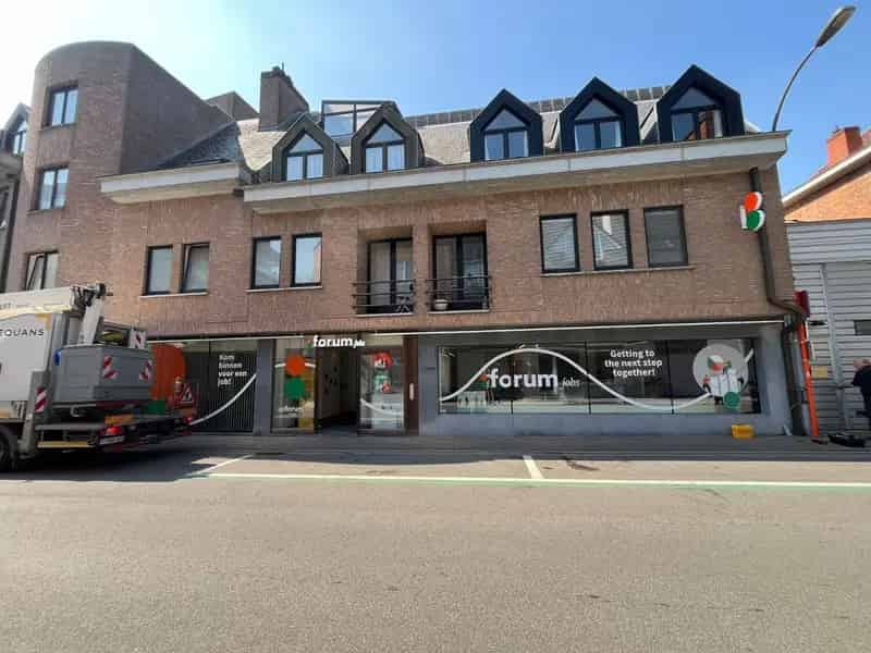 🏢 Te koop: modern handelspand/kantoorruimte (175 m²) in hartje Waregem