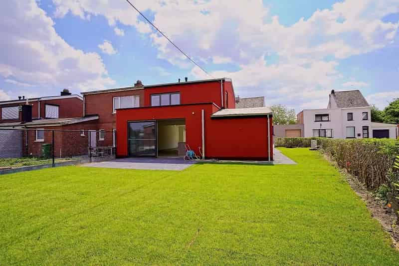 Huis te Huur: Gerenoveerde woning met 3 slaapkamers en tuin