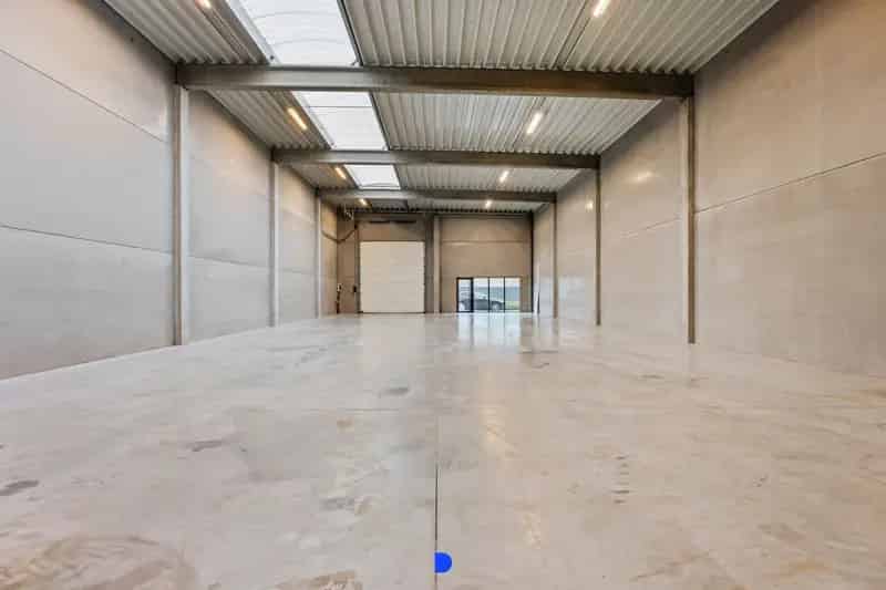 Recente loods van 360m² in Roeselare.