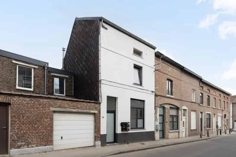 Gerenoveerde Opbrengsteigendom met 4 Studio's te Huur