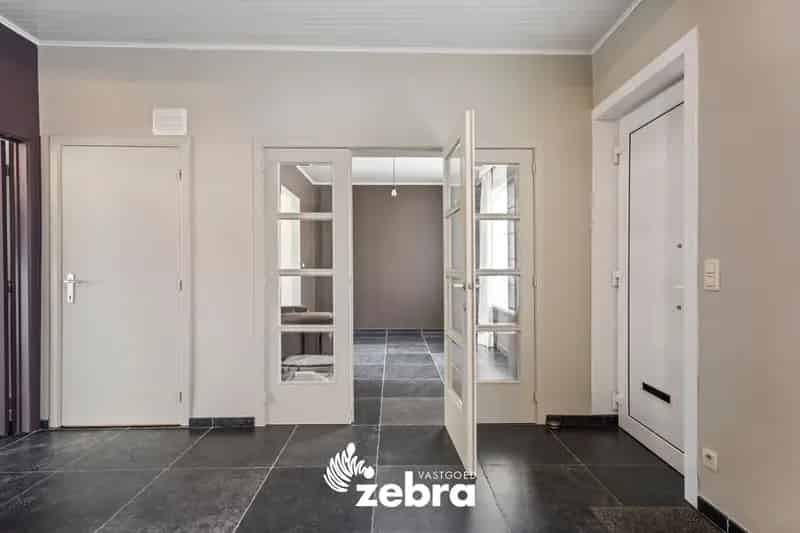 Karaktervolle woning met drie slaapkamers en zuidwestgerichte tuin te Tielt!