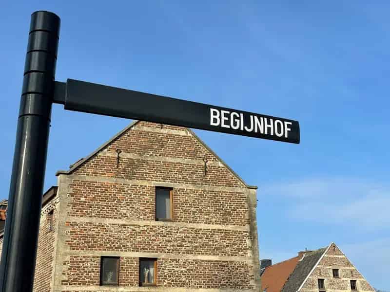 Authentiek begijnhofhuis gelegen aan het mooiste pleintje Begijnhof Tongeren, Onder de Linde