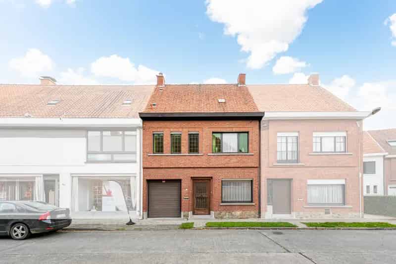 Te renoveren woonst met 3 slaapkamers in centrum Izegem