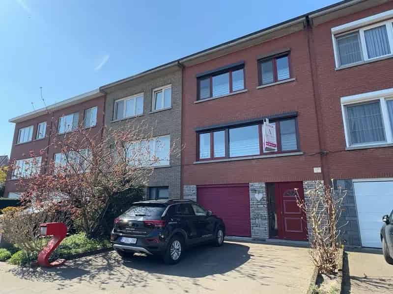 Bel-etagewoning met 3 slaapkamers, ruime garage en Zuid tuin