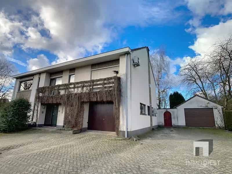 Ruime woning met extra bouwgrond op 36a 94ca