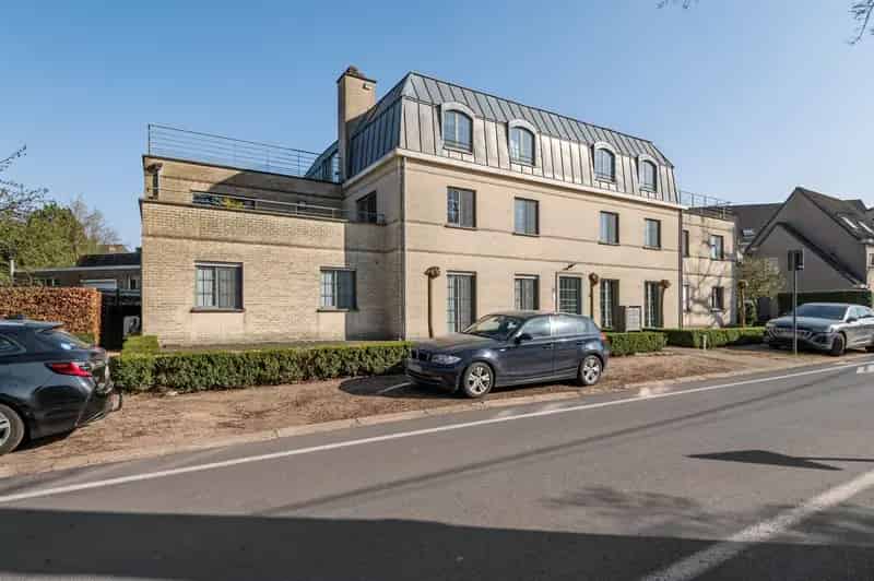 Prachtig vernieuwd gelijkvloersappartement van ca. 142m² op een toplocatie te Heide-Kalmthout!