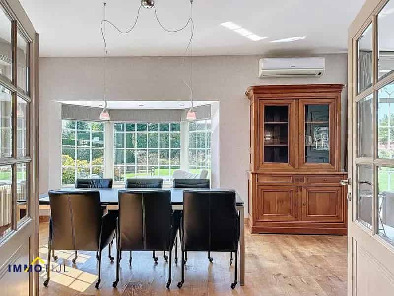 Prachtige, authentieke villa met ruime, aangelegde tuin!