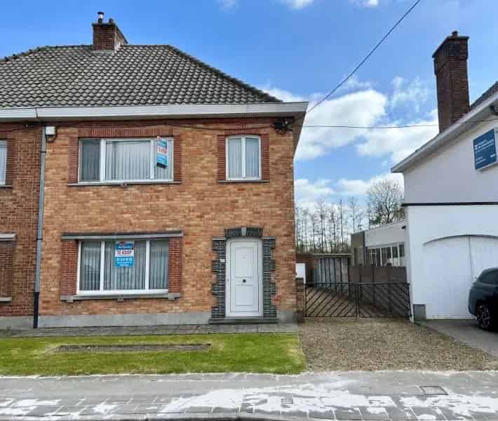 UITSTEKEND GELEGEN WONING MET APARTE GARAGE EN ZUIDGERICHTE TUIN