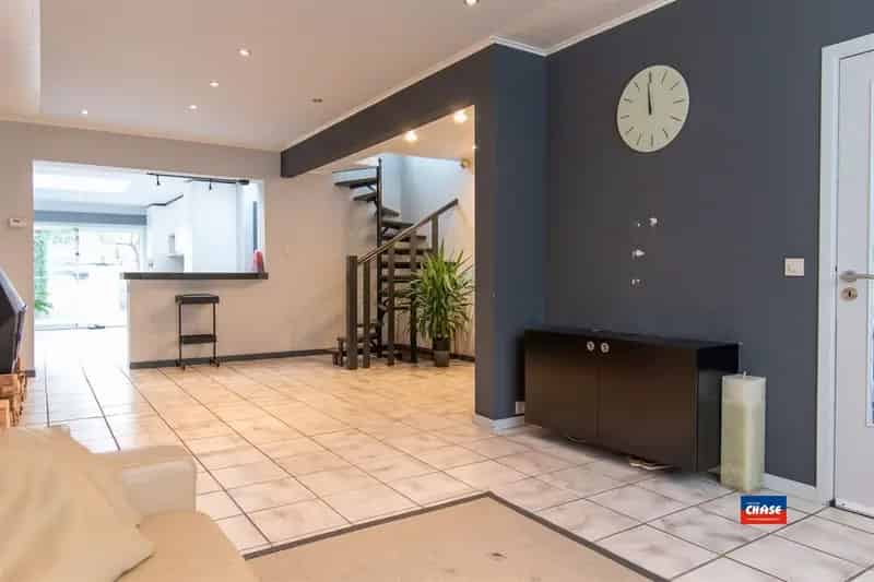 Rijwoning met drie slaapkamers en tuin
