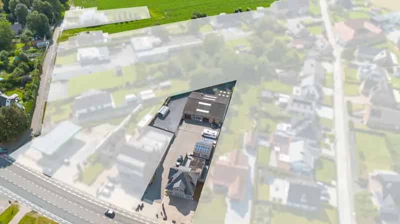 Handelsruimte/bedrijfsgebouw met prachtige villa