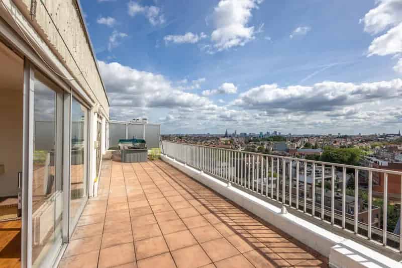 Penthouse met 2 terrassen en 3 slaapkamers te Ganshoren