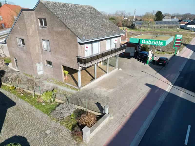 Huis te huur 3 slaapkamers tuin opslag magazijn tankstation
