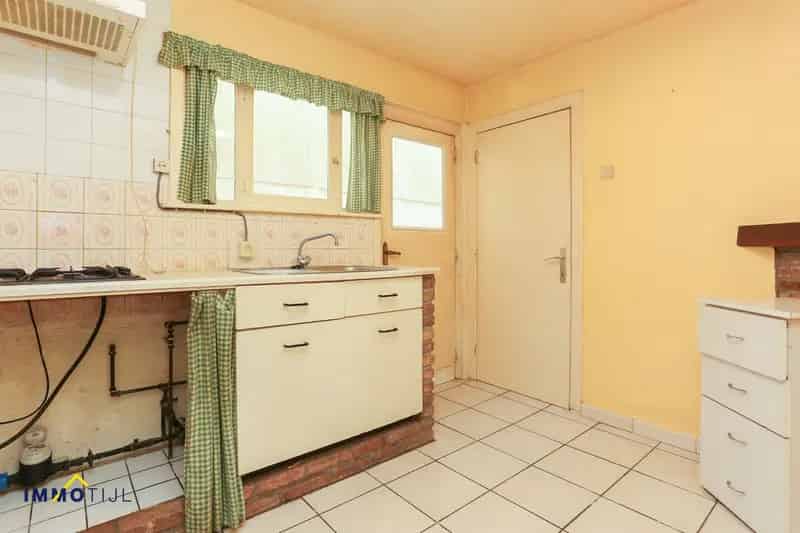 Op te knappen woning met 3 slaapkamers te Hamme!