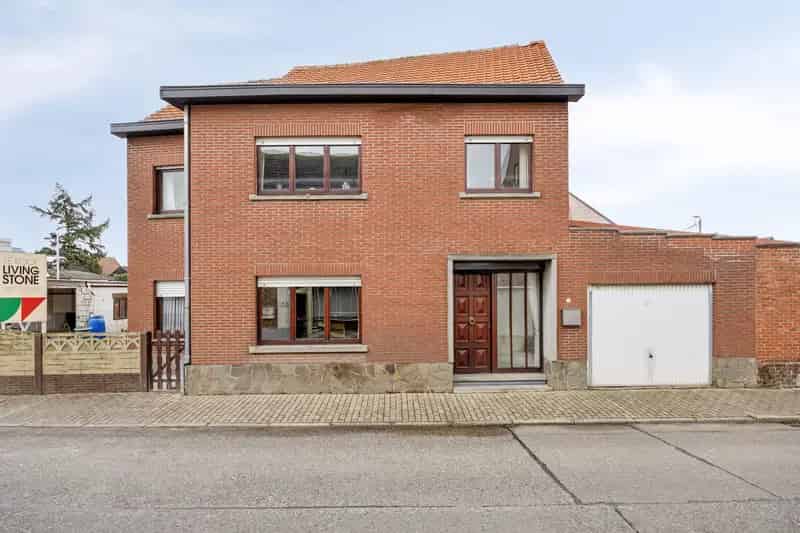 Ruime woning ( 3 slaapkamers), garage en tuin te Drieslinter.