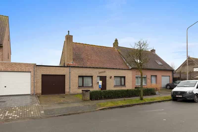 Huis te Koop Keiem: Instapklare Rijwoning met Zonnepanelen