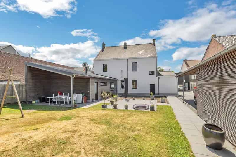 Huis te huur Roosdaal: 5 slaapkamers, commerciële ruimte, garage