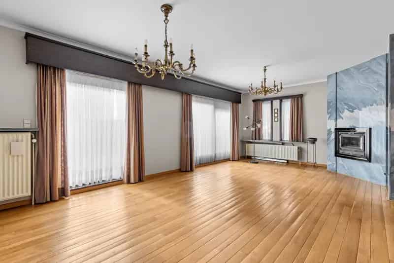 Perfect onderhouden woning met 4 tot meer slaapkamers.