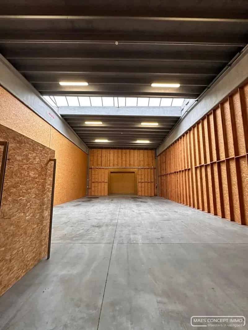 Opslagruimte van 220 m² te huur in Zwevegem