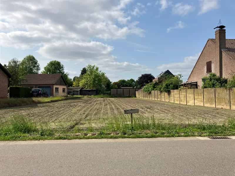 Bouwgrond van 817 m² net buiten het dorpscentrum van Kasterlee