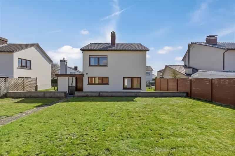 Statige te renoveren woning in Eine
