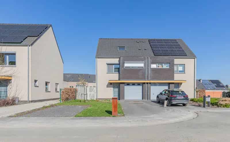 Recente driegevel woning in doodlopende straat!