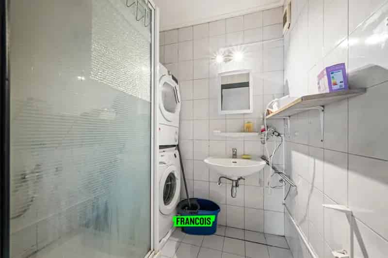 Op te frissen hoekappartement Incl. inpandige afgesloten garagebox (op het gelijkvloerse) te Konterdam, Oostende