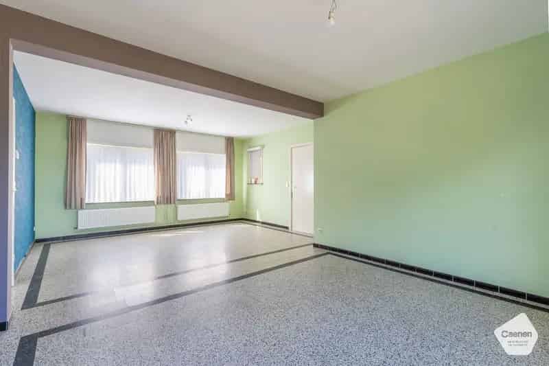 VRIJSTAANDE LANDELIJKE GELEGEN TE RENOVEREN WONING met 3 slaapkamers en MOOI PERCEEL VAN 980 m²