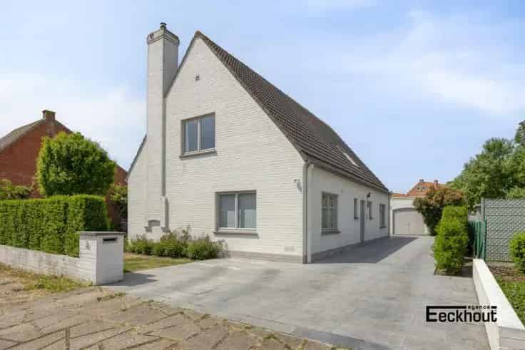Huis Te Koop Mariakerke: Instapklare Villa met Garage en Bouwgrond