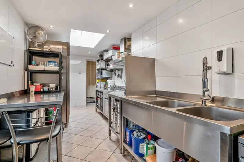 Gebouw voor gemengd gebruik in de Aalsterse stadsrand