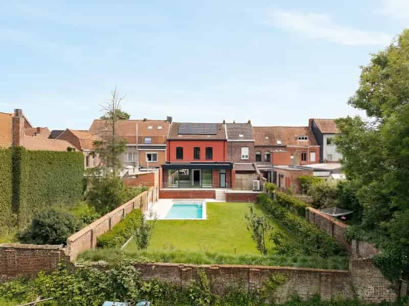 ENERGETISCHE HOOGSTAANDE GERENOVEERDE WONING MET VERWAMRD ZWEMBAD