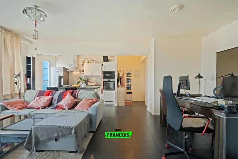 Instapklaar 2 slaapkamer appartement met groot terras.