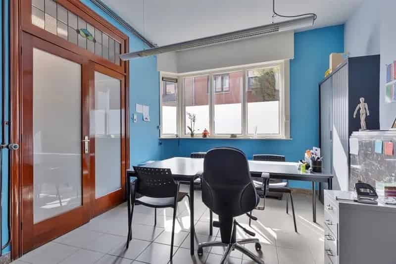 Op Te Frissen Woning Met Bijzonder Veel Mogelijkheden!
