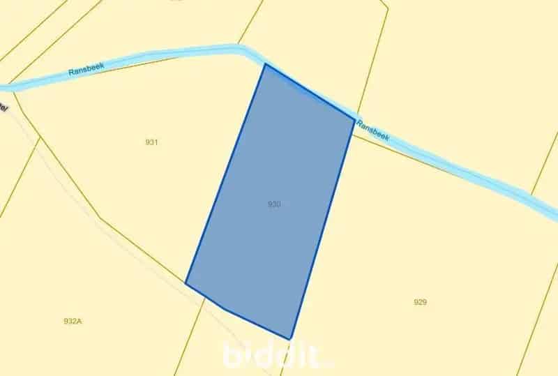 Een perceel landbouwgrond te Belsele (palend aan een ander)
