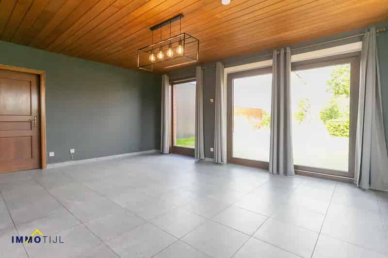Landelijk gelegen woning met 5 slpks, grote tuin en bijgebouw!