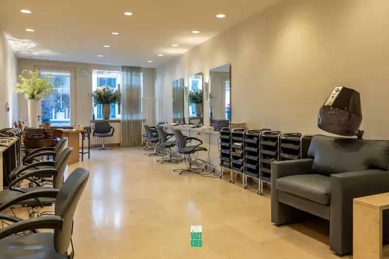 Gerenoveerd mooi Brugs hoekpand met trapgevel - veel mogelijkheden