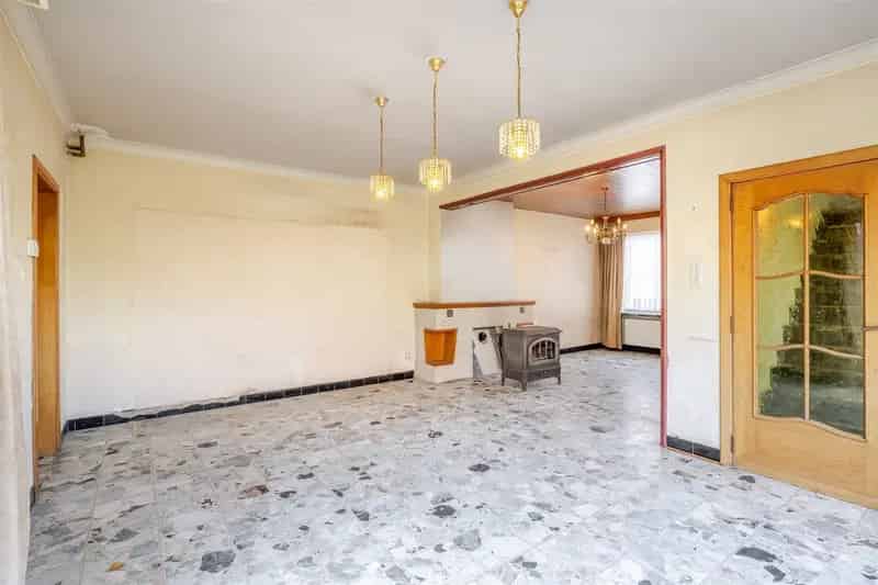 Halfopen renovatiewoning met  verdere mogelijkheden in centrum Wetteren