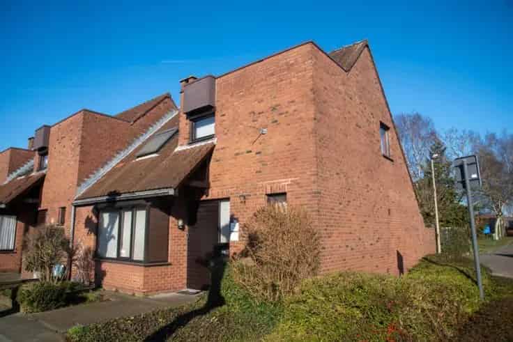 Hedendaagse Halfopen Villa te Wetteren
