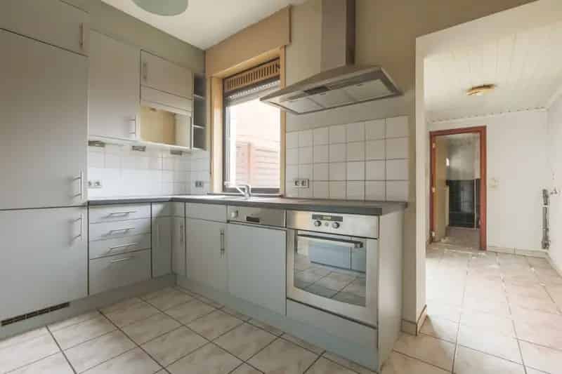Halfopen woning met terras