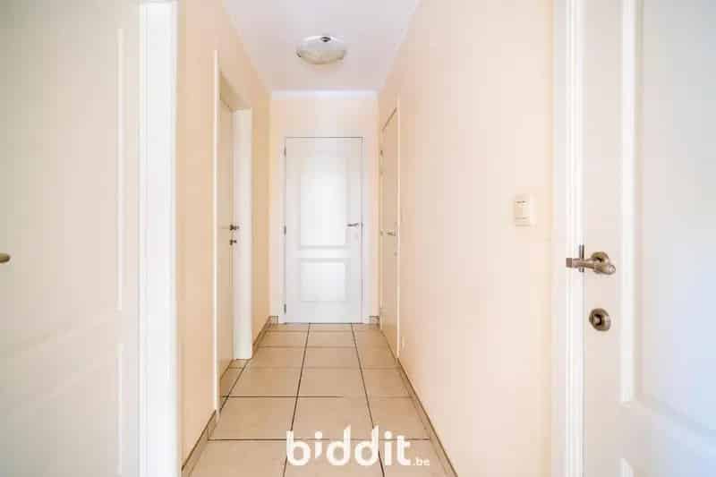 GELIJKVLOERS APPARTEMENT