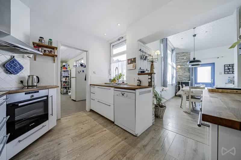 Ruime gezinswoning te koop 4 slaapkamers garage tuin