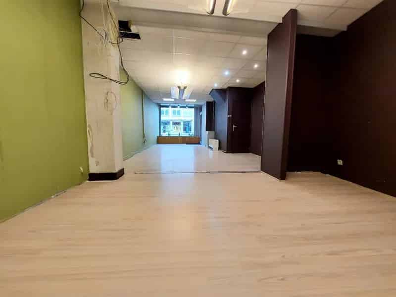 Handelsgelijkvloers met appartement