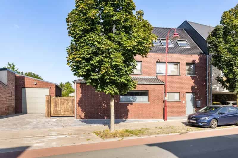 Ruime woning te huur met 5 slaapkamers en atelier