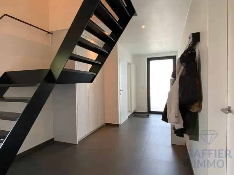Ruime woning met 4 slaapkamers te huur in Pittem