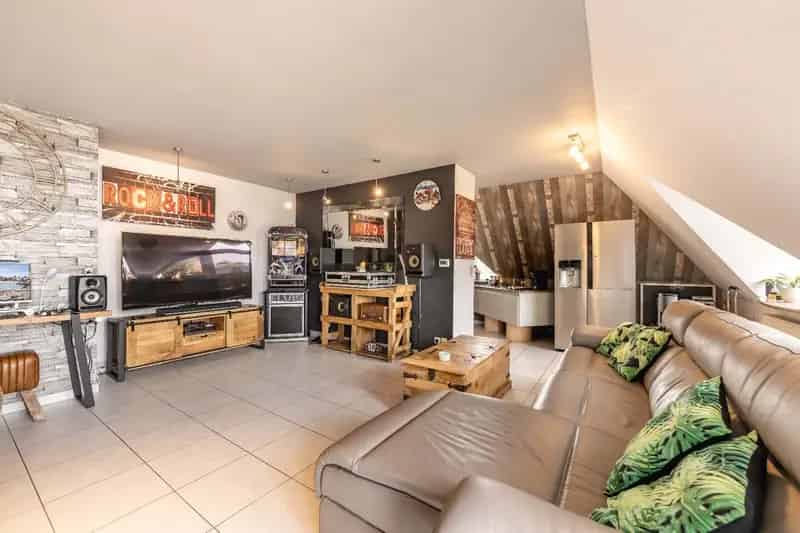 RUIM APPARTEMENT (112 m²) MET TERRAS (46 m²) EN GARAGE