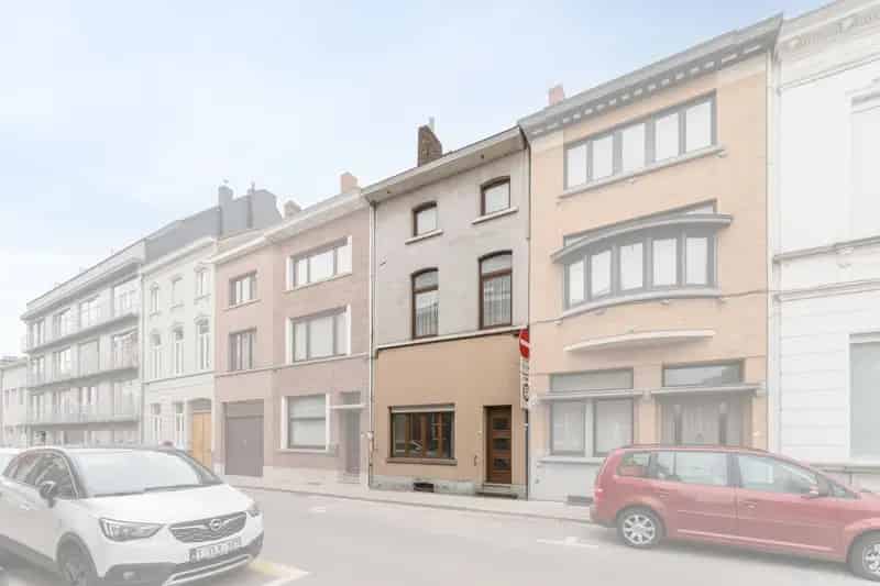Ruime te renoveren woning met potentieel in hartje Kortrijk