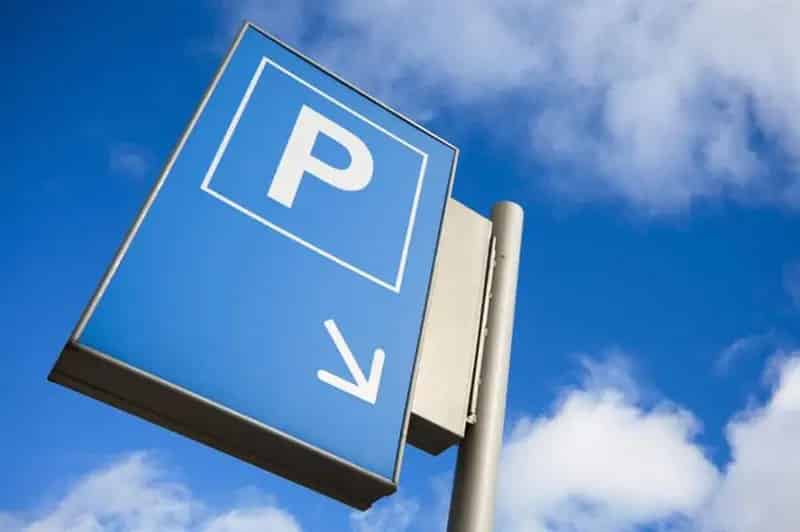 ANTWERPEN - Autostaanplaats met elektrische lader