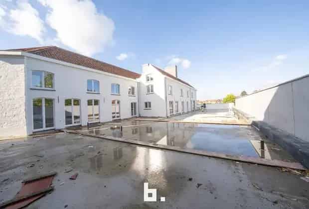 Nieuwbouw woning met 4 slaapkamers en garage met perfect georiënteerde tuin