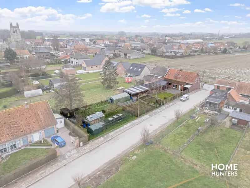 Ruime woning op groot perceel en tal van mogelijkheden in Woesten