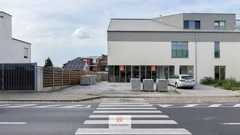 Nieuwbouw handel/kantoorruimte mét parking langsheen de Dendermondsesteenweg